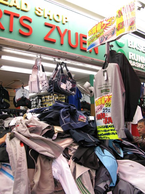上野のスポーツ用品店 Zyuen ジュエン とロンドンスポーツ 南千住あたり