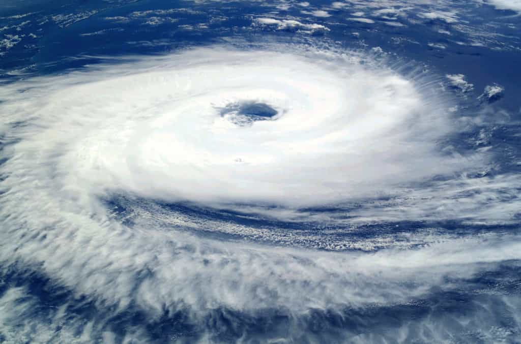 【悲報】台風２１号「強い台風に」に・・・　急発達しながら北上しているもよう