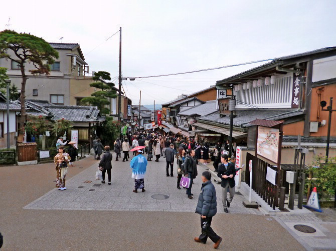 駅長お薦めハイク 五 秋の名所を巡る京散歩 清水坂から産寧坂と二年坂 りんどうのつぶやき