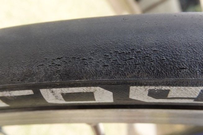 自転車 タイヤ 裂け目 補修