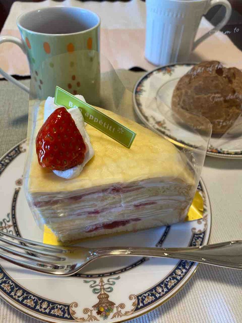 春を感じるイチゴのケーキ