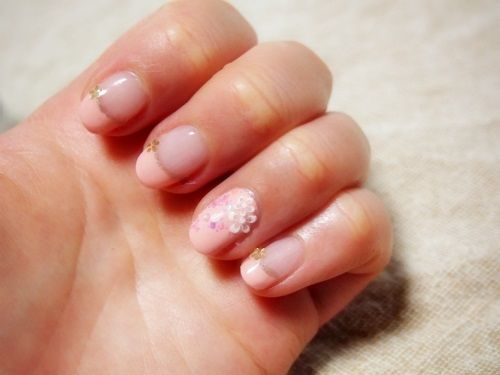 桜のネイルシールを使った卒園式ママのジェルネイル を 買ったら