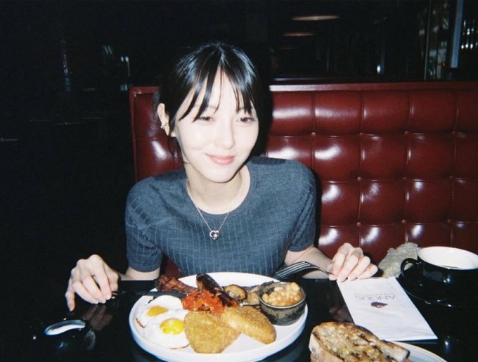 浜辺美波さん、イギリスの高カロリー朝食に挑戦！！