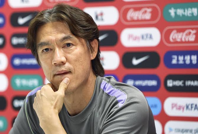 【悲報】サッカー韓国代表監督、なぜかモザイクをかけられてしまう