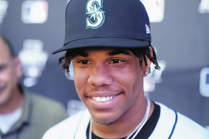 【動画】大谷とは別の「二刀流」が出現！！22歳の右投げで160km左投げで150km投げるスイッチピッチャー
