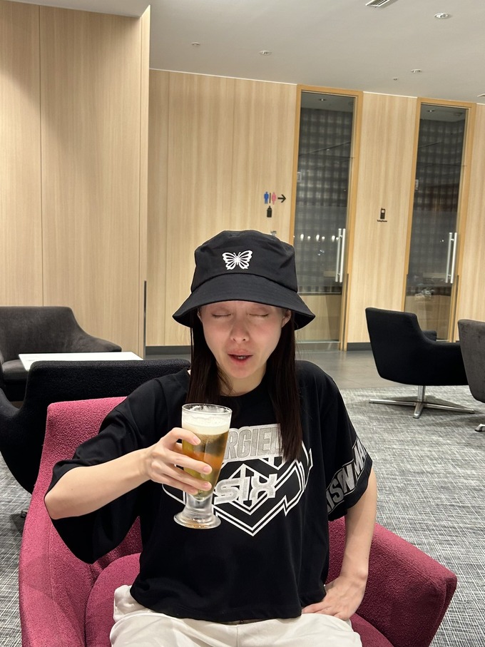 橋本環奈さん(25)、とんでもない表情でビールを飲む