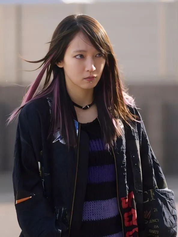 【悲報】吉岡里帆(31)、グレる