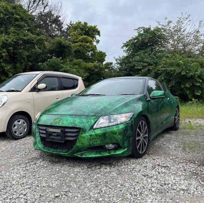 【悲報】メルカリに出品された個性的なスポーツカーに、とんでもないコメントが来てしまう
