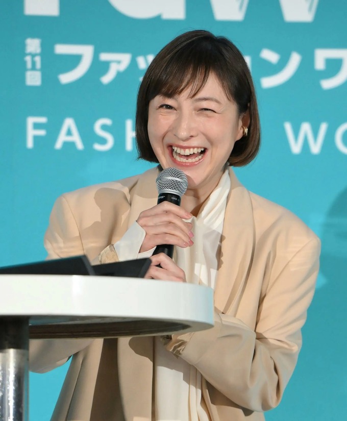 【朗報】広末涼子さん(43)、生脚ショートパンツ姿で復帰！！