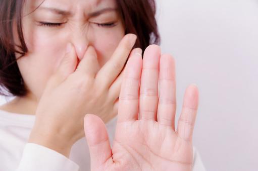 【悲報】最近のセクシー男優、口が臭すぎる