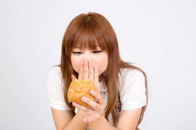 【動画】甘党の母娘、とんでもないおやつを食べる