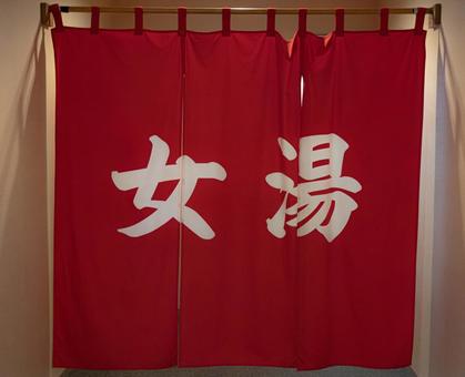 【悲報】女風呂、あまりにも汚すぎる