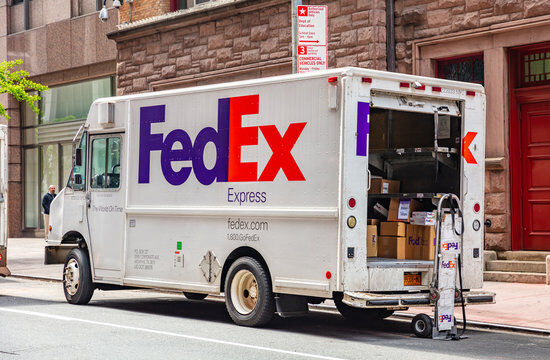 【動画】FedExの配達員が神すぎると話題に　Amazonの配達員よ少しは見習え