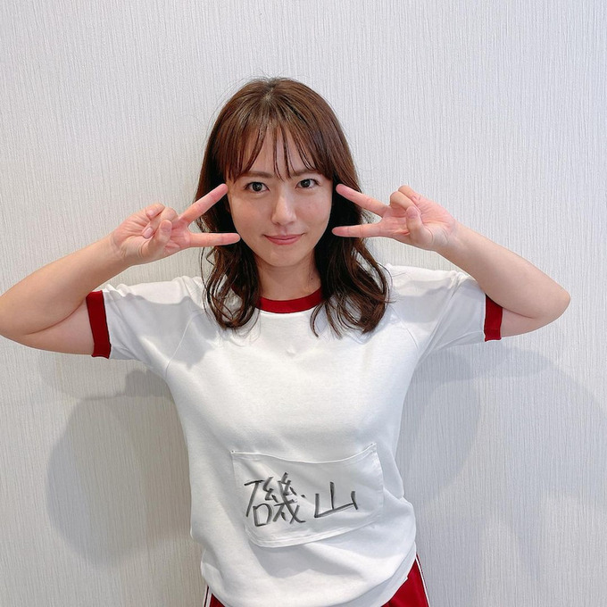 【悲報】磯山さやか(40)、乳論がはみ出してしまう