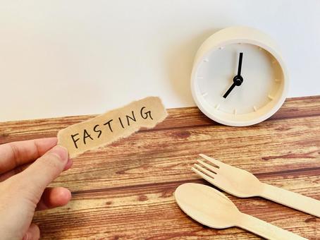 150日食事しなかったイケメンの体がこちらです