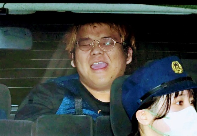 HKT48スタッフ刺傷事件、容疑者を護送する婦警さんがHKT48メンバーより美人と話題に