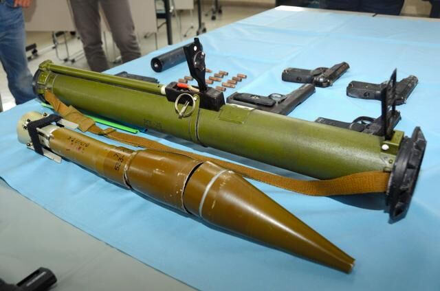 北九州の草むらでロケットランチャーが見つかる