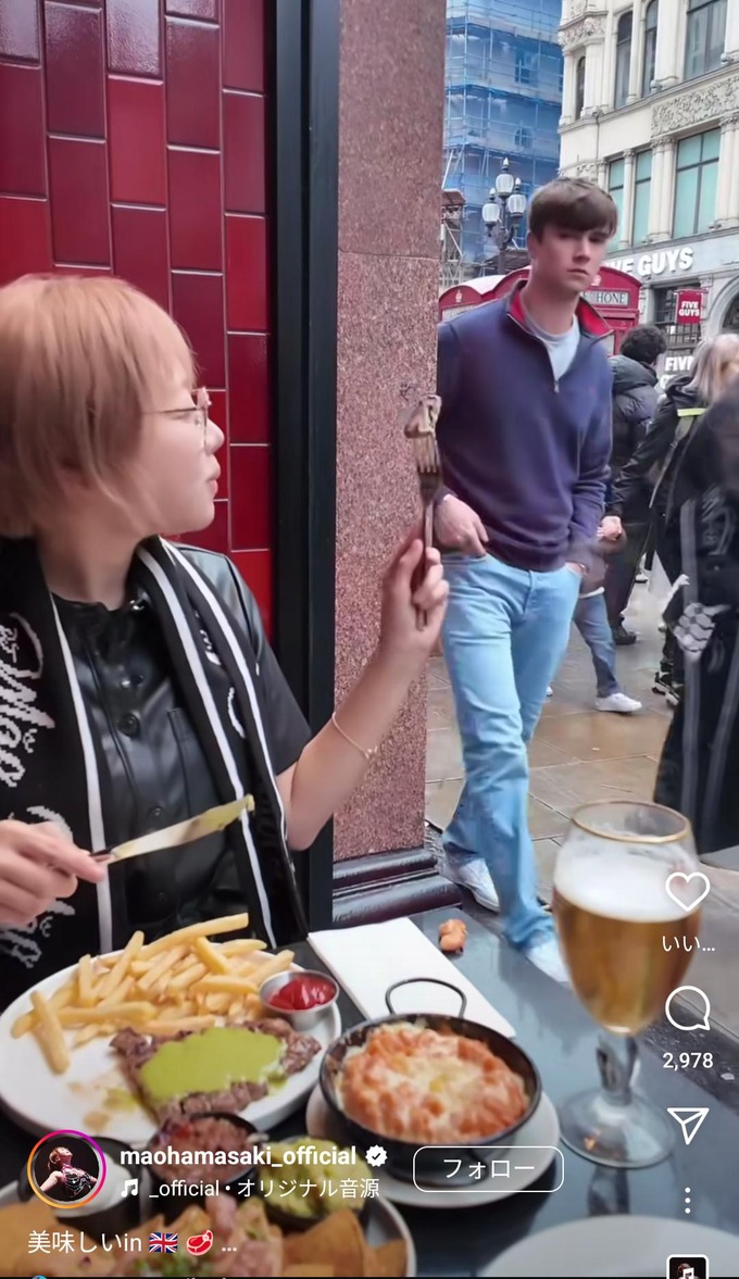 【悲報】セクシー女優さん、肉の食べ方を批判されてブチギレ　おまえらの想像の4倍はキレてる