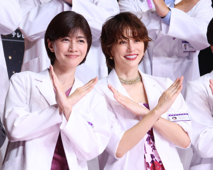 現在の内田有紀さん(48)と米倉涼子さん(49)がこちらです