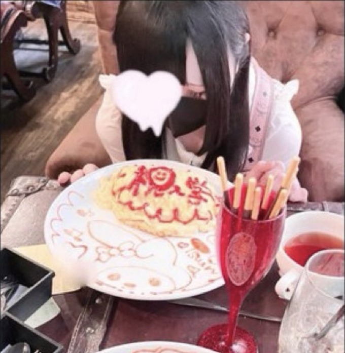 【朗報】竿役のおっさんみたいなソファが見つかる