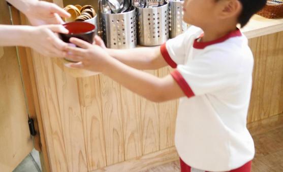 【悲報】大阪の子ども食堂、子どもが転売を始めて中止に追い込まれる