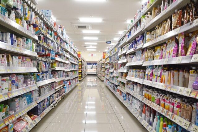 【動画】ドスケベガール「(ｶﾞﾗｶﾞﾗｶﾞﾗ…」通りすがりの男性「あっそれカートじゃないですよ」