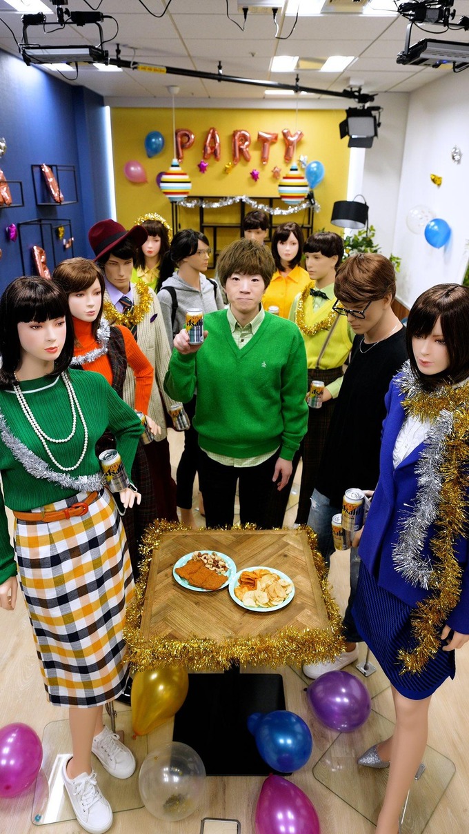 【狂気】セイキン、マネキン達とパーティーを開催してしまう