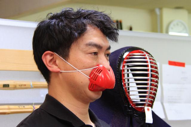 日本人「剣道で叫びたいなぁ…せや！」 画期的な剣道用マスクを開発