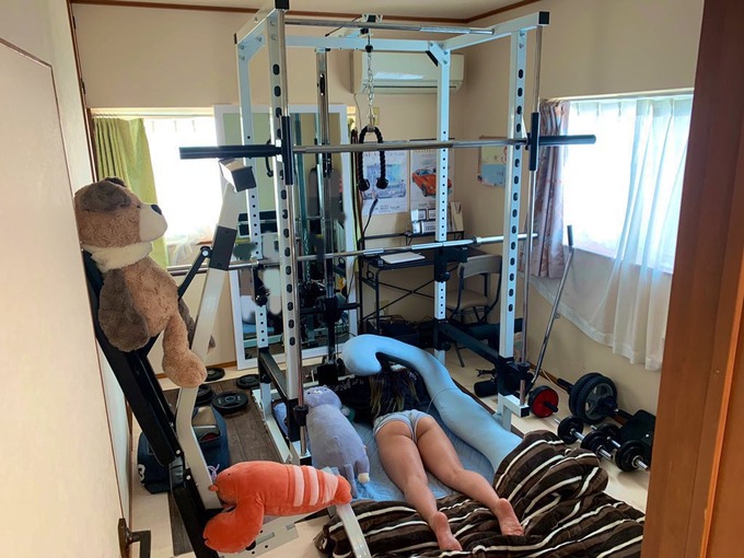 筋トレにハマったJKの部屋がこちら ※尻あり