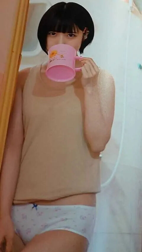 【悲報】あのちゃん、小学生みたいなパンツを履かされてしまう