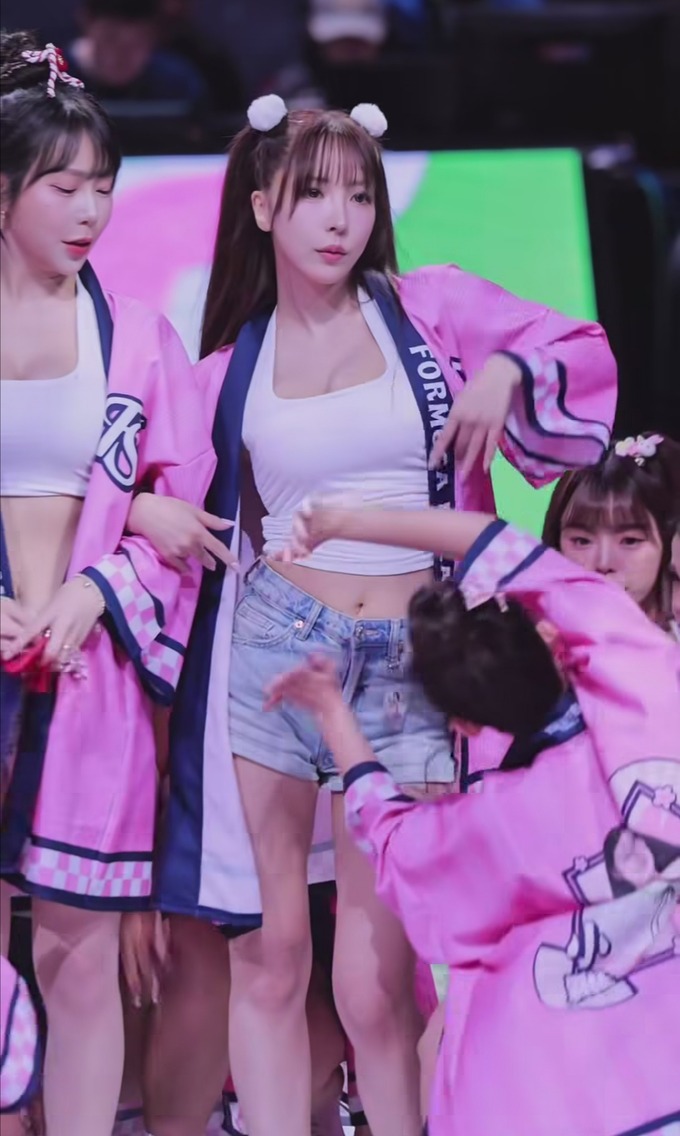 三上悠亜さん(32)、カリッカリに仕上がる