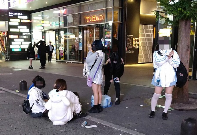 【動画】トー横女子、スーパーでチソポを見つけて大興奮