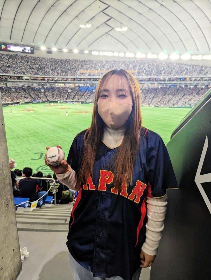 【画像】大谷のホームランボールをゲットした女子大生(20)ｗｗｗｗｗｗｗｗｗ