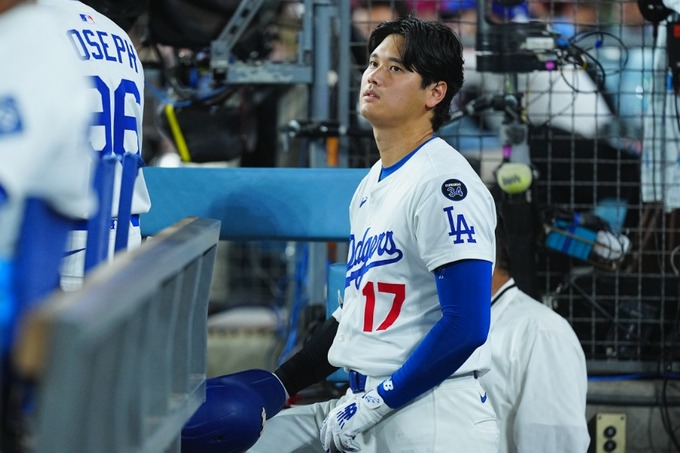 【悲報】大谷翔平さん、自分より身長が高い女性と出くわしてビビリちらかす