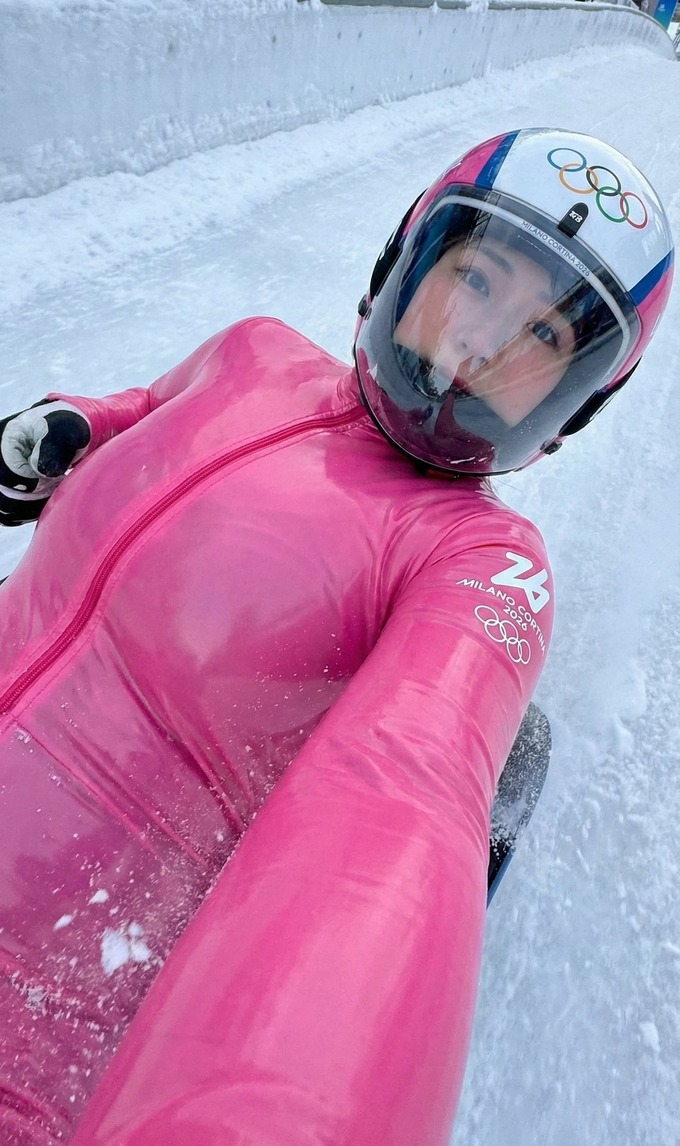 日本のリュージュ女子選手、競技中にスマホで自撮りをして炎上