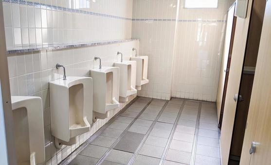 公衆トイレで80代男性を性的暴行した中国人の男(41)を逮捕