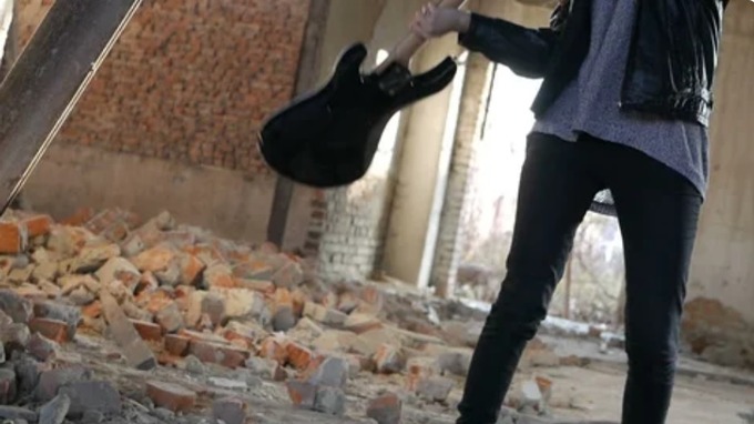 【北海道】母親をギターで殴った娘が逮捕される