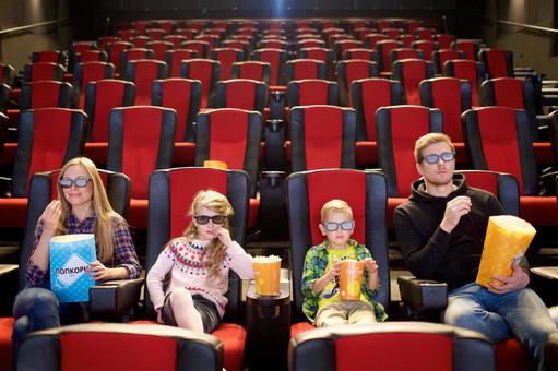 【悲報】アメリカの映画館、もうめちゃくちゃ
