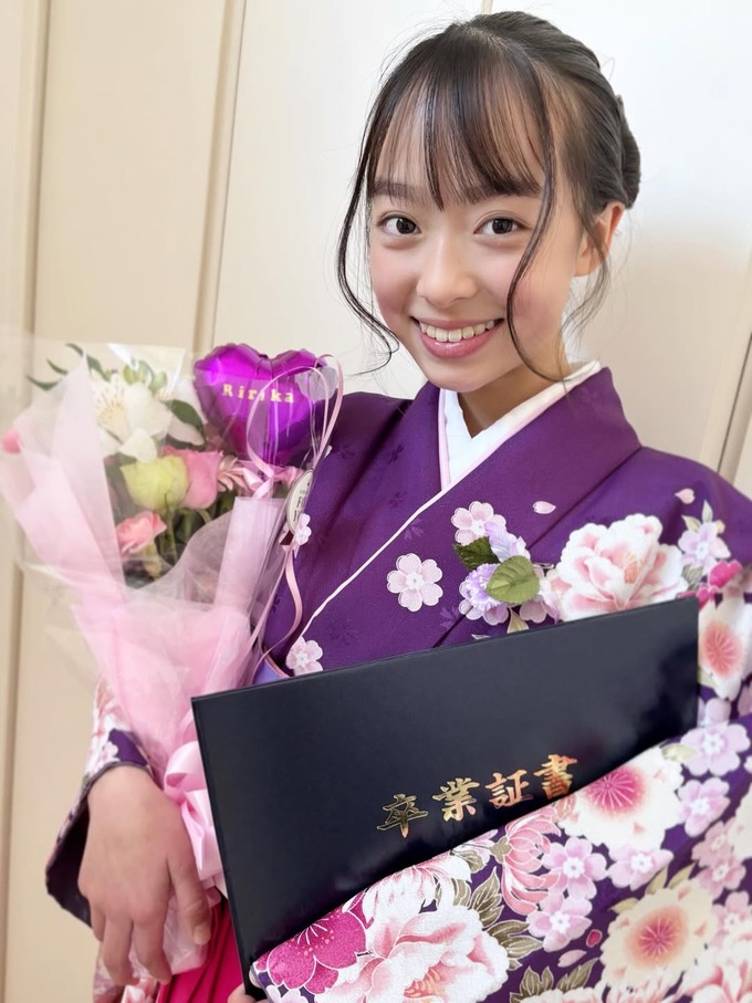 【祝報】JS「小学校卒業しました（ﾊﾟｼｬｯ」