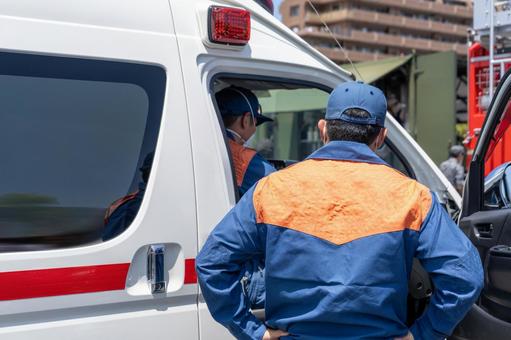 救急隊員(29)「やっべ！患者の女の子マジでタイプの女なんだけど！住所わかってるし差し入れ買って会いに行こ！」→停職3カ月