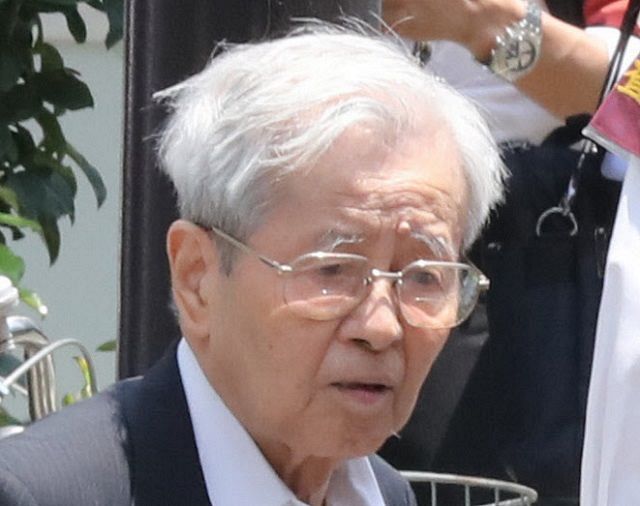 【悲報】飯塚幸三さん、拘置所内でトイレに行く際手すりがないため転倒して流血、オムツをさせられる
