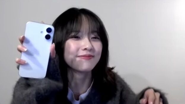 【朗報】加藤小夏(おなつ)、新しく買ったiPhoneを嬉しそうに自慢する