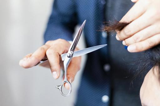 【動画】前髪おじちゃん、イケメン美容師によって生まれ変わる