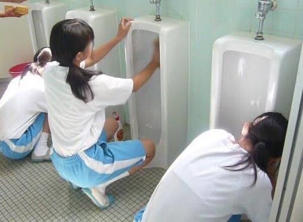 画像 女子中学生が男子トイレを掃除する画像が集まるスレ 画像 女子中学生が男子トイレを掃除する画像が集まるスレ