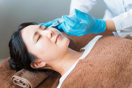 【悲報】整形女さんたち、加齢とともに元の顔に戻ってしまう