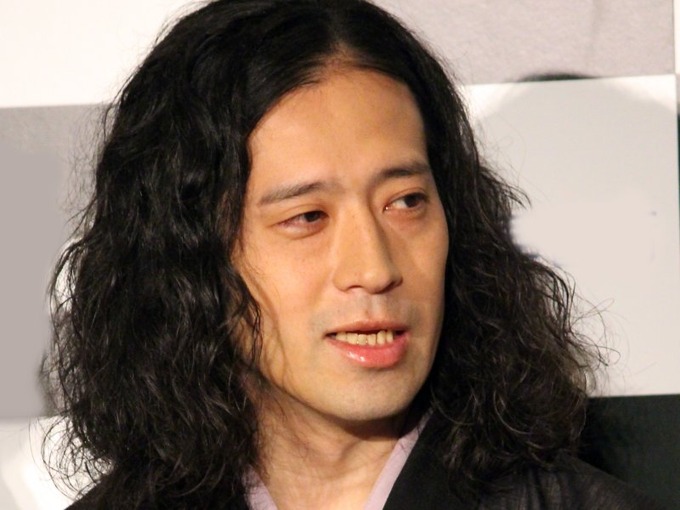 【悲報】ピース又吉、変わり果てた姿で発見される