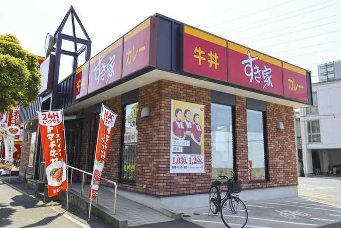 【悲報】すき家の配膳トレーニング、JKの間で大流行してしまう