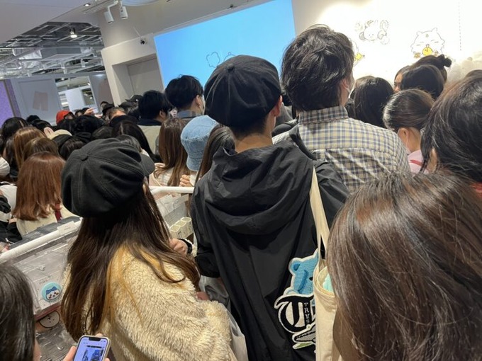 【動画】ちいかわショップ、地獄絵図 『物売るってレベルじゃねーぞ！』