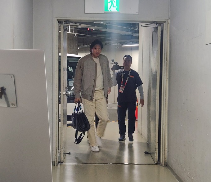 【悲報】大谷翔平、なんだかよくわからない体型になる