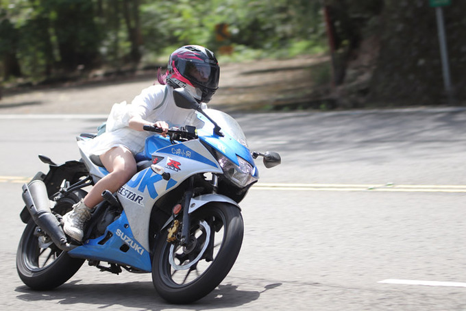 【動画】バイク乗りさん、ジャックナイフでこの世から引退
